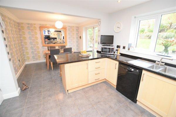 open plan dining/kitchen