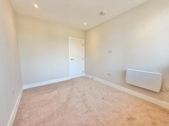 1 bed Apartment to rent Image 6