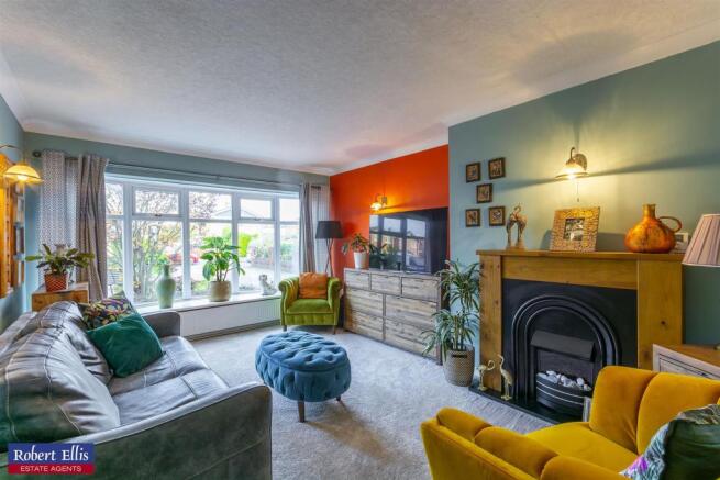 Lounge/Sitting Room