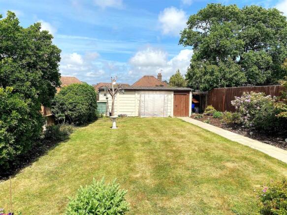 18 St James Ave - Garden1.jpg