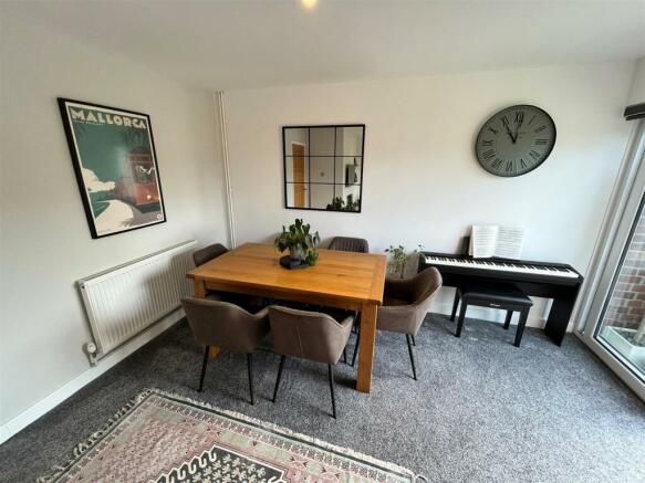 Lounge 4.jpg
