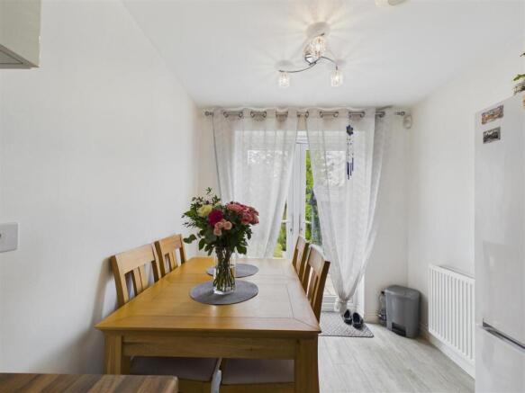 4 bed Detached for sale Image 4