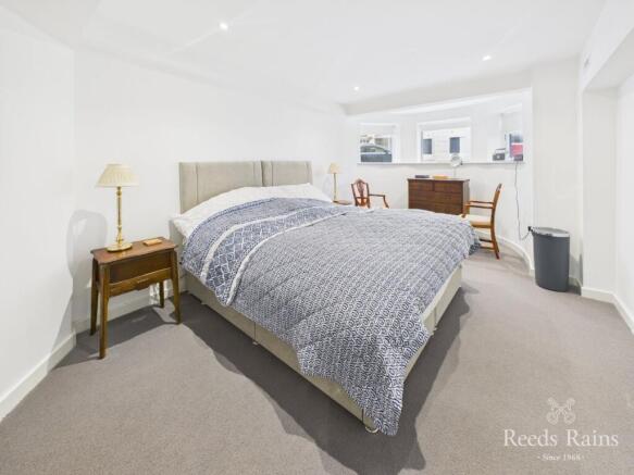 3 bed Apartment for sale Image 8