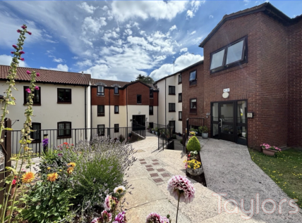 Pebble Court, Goodrington, Paignton, TQ4 5JT
