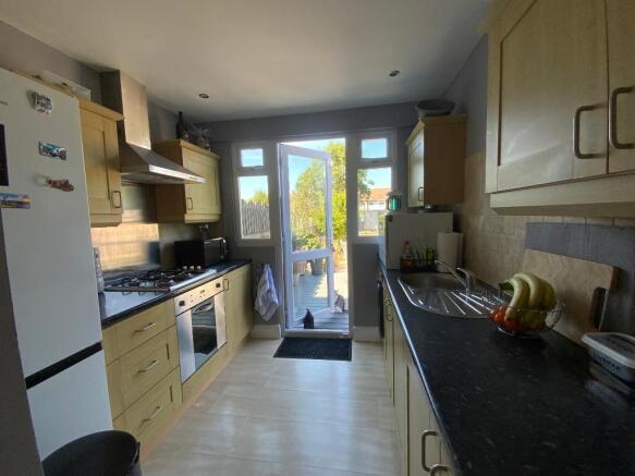 KITCHEN 8'7 x 8'3