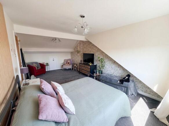 3 bed Semi-Detached for sale Image 11