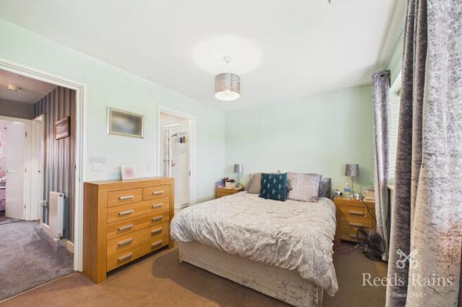 4 bed House for sale Image 9