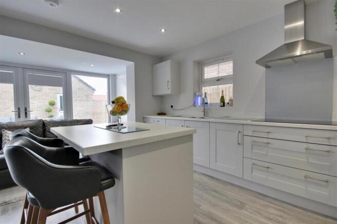 4 bed Detached for sale Image 11