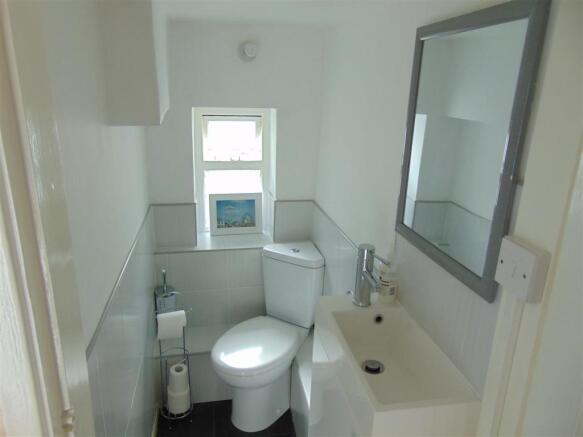 GUEST CLOAK ROOM