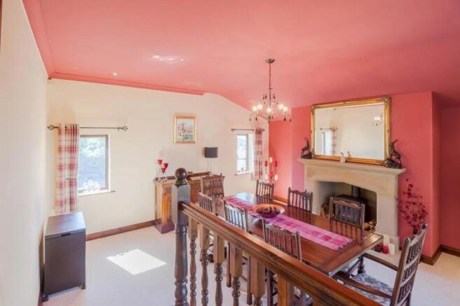 5 bed Detached for sale Image 9