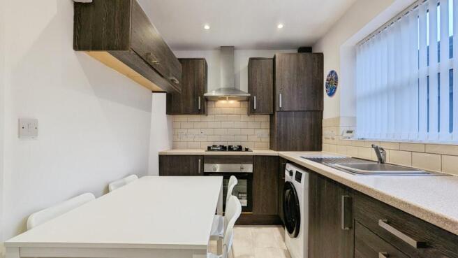 3 bed Semi-Detached for sale Image 4