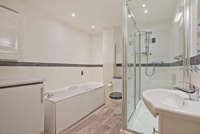 2 bed Apartment for sale Image 9