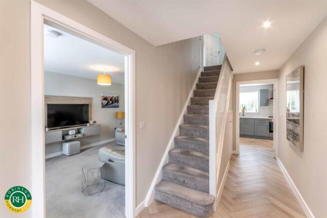 5 bed Detached for sale Image 9