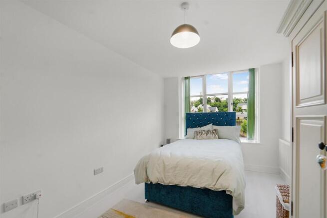 4 bed Town House for sale Image 7