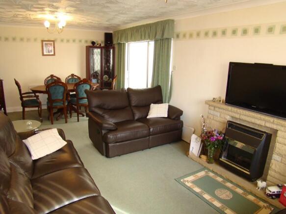 Lounge/Dining Room