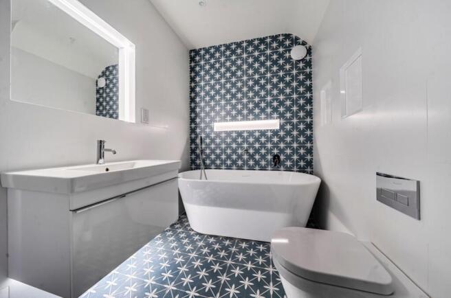 2 bed Mews to rent Image 9