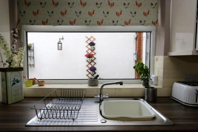 011 Kitchen.jpg