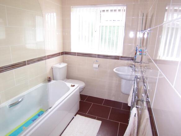FAMILY BATHROOM