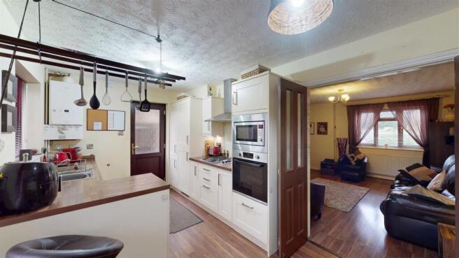 KITCHEN/DINING ROOM