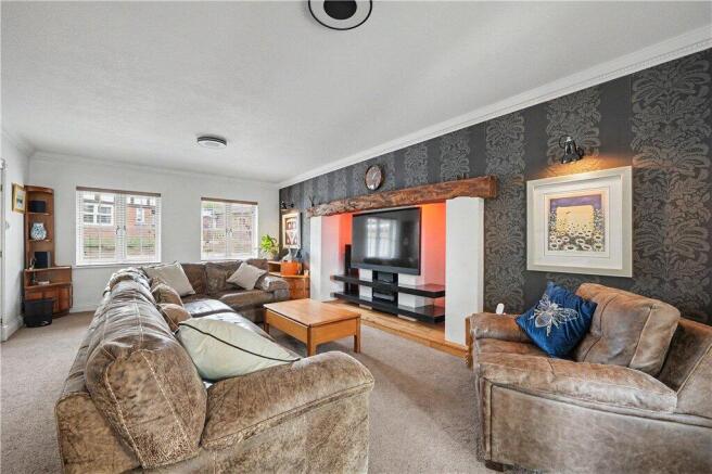 5 bed Detached for sale Image 7