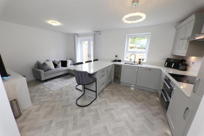 OPEN PLAN DINING KITCHEN