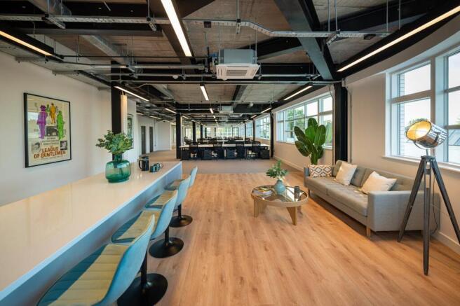EALING_6994_I-BLOCK-CHILL-OUT-SPACE-AND-ISLAND (