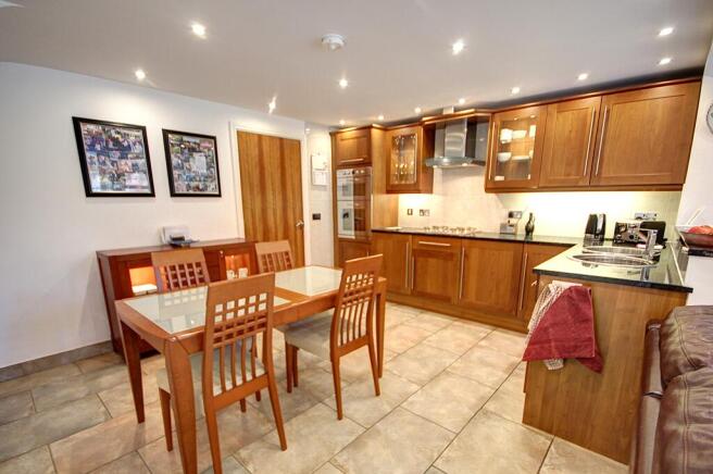 2 bed Detached for sale Image 5