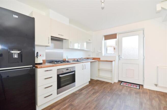 Kitchen 2.JPG