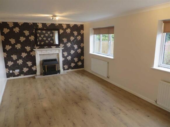 LOUNGE\DINING ROOM