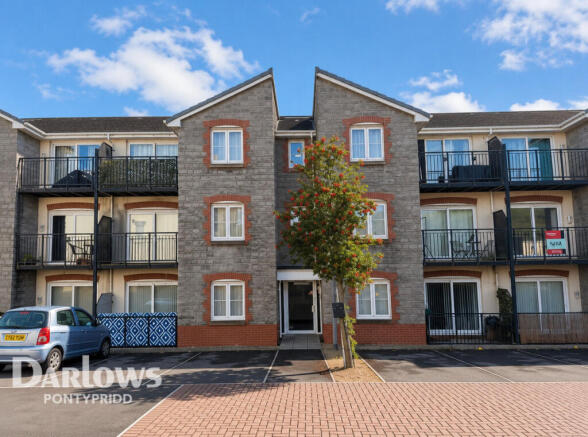 1-bed flat on Heol Gruffydd, Pontypridd, £110,000
