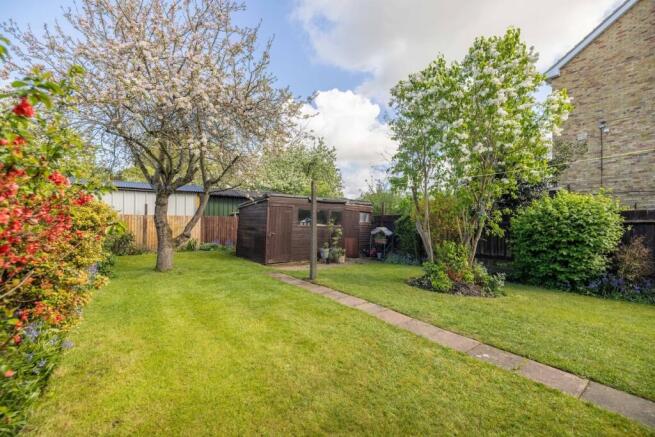 Crofthill Road, Slough, SL2 photo 4
