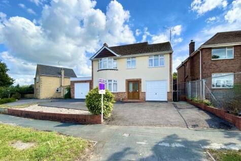 Sandringham Road - Lawn, Swindon, SN3