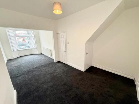 2 bed Terraced to rent Image 4