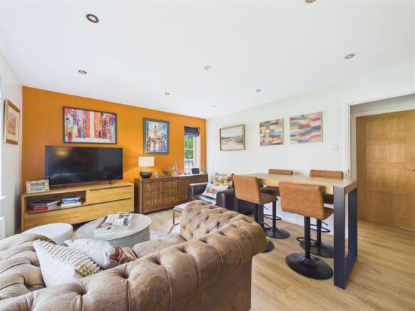 2 bed Apartment for sale Image 5