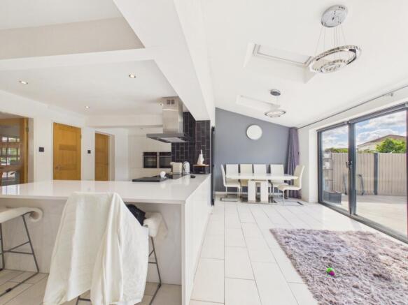 4 bed Semi-Detached for sale Image 8