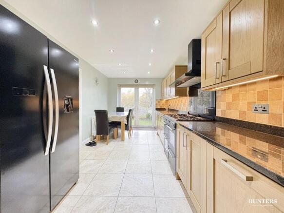 4 bed Detached for sale Image 11