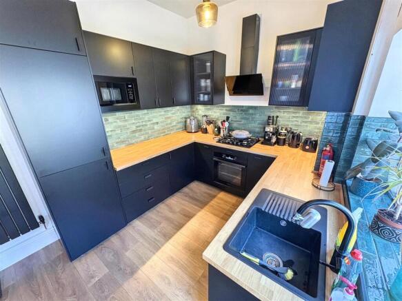 Kitchen (17).jpg
