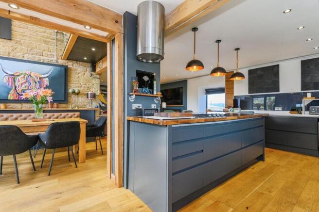4 bed Barn Conversion for sale Image 9