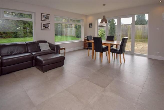 Living/dining room