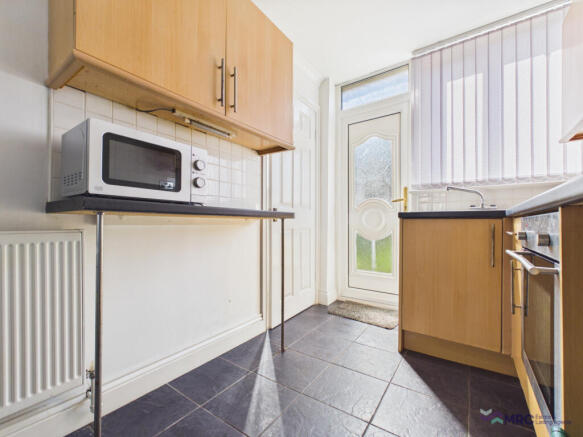 2 bed Terraced to rent Image 9