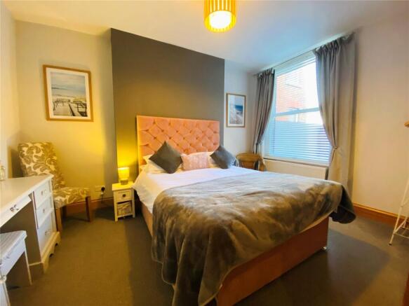 2 bed Flat for sale Image 4