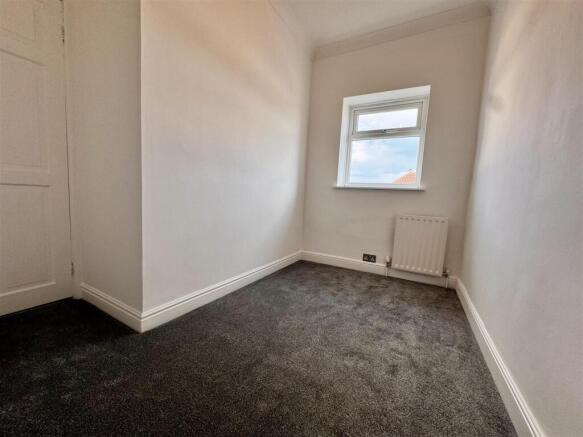 2 bed Terraced to rent Image 7