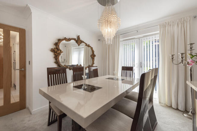 5 bed Detached for sale Image 5