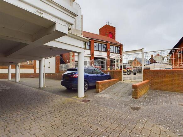 2 bed Apartment for sale Image 11