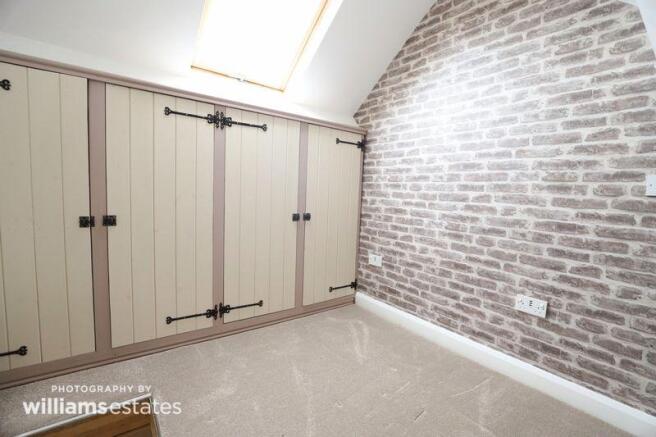 Loft Room 01