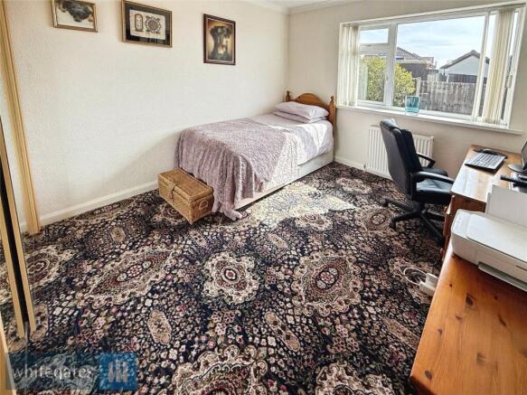 4 bed Bungalow for sale Image 10