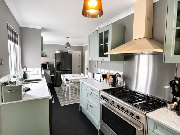 Kitchen 2.png