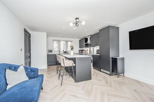 4 bed Detached for sale Image 6