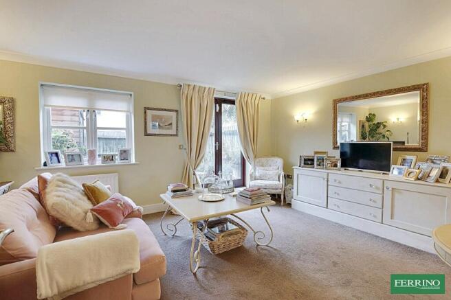 Sitting Room/Dining Area