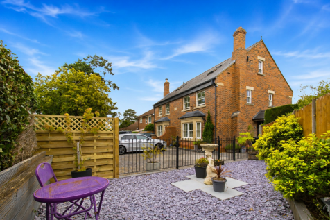 Eastry, Merick Road, Malvern, WR14 1DD